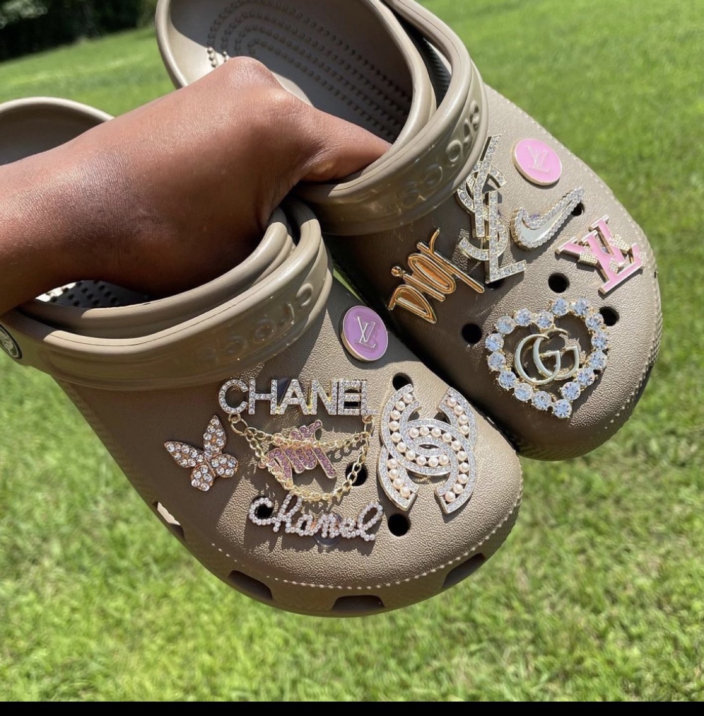 Croc designer charms image indicator(2)