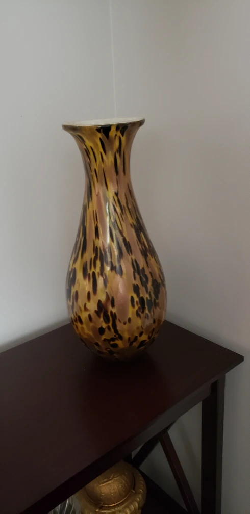 beautiful glass vase thumbnail