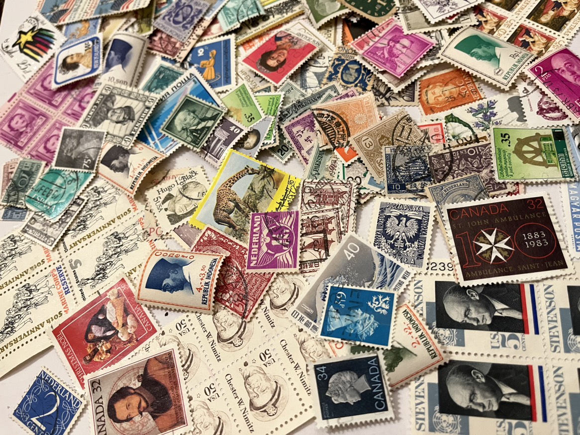 300 + random used worldwide postage stamps - Envelope 1 image indicator(2)