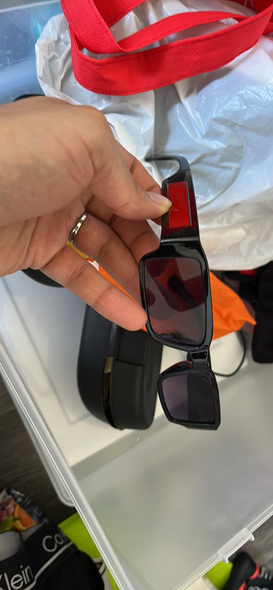 Sunglasses with box - photo 3