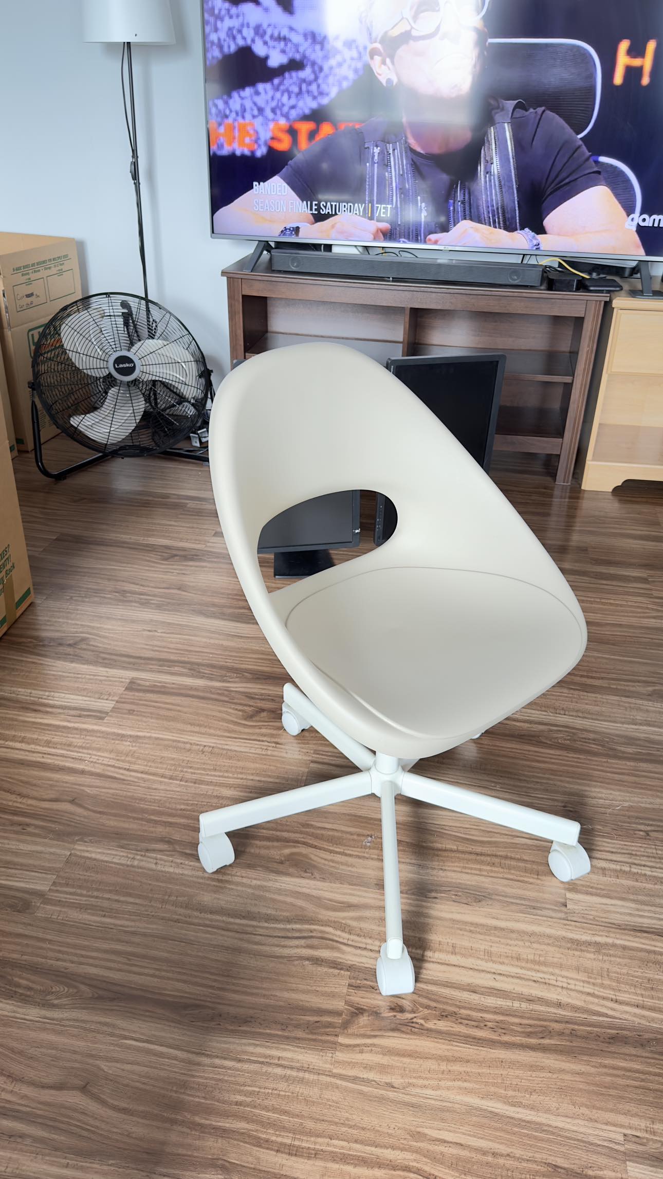 Free white Desk chair - photo 2