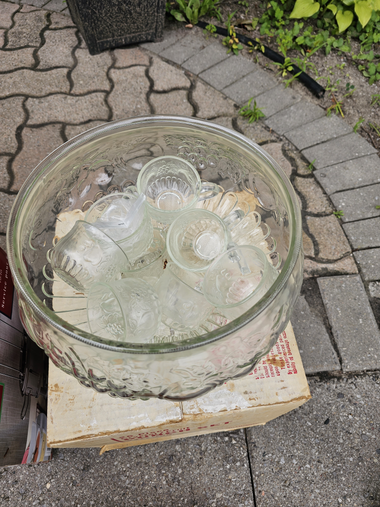 punch bowel  with 8 cups