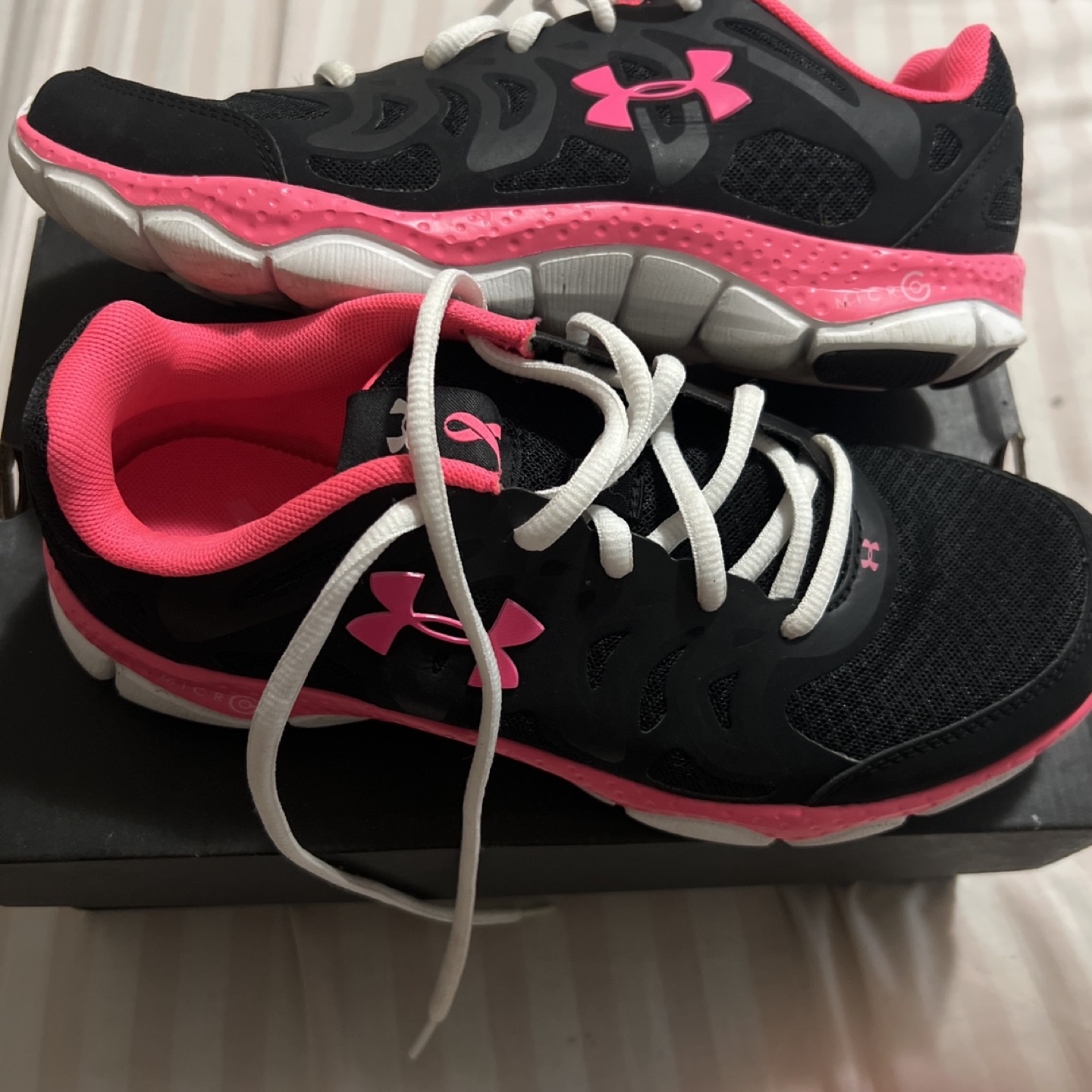 Size 8 women’s Under armour runners. Use only once. - photo 2