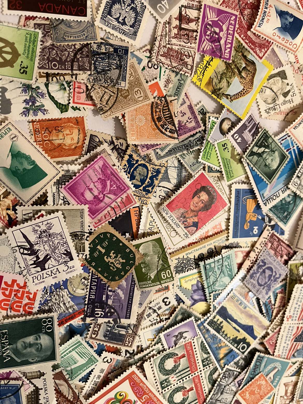 300 + random used worldwide postage stamps - Envelope 1 image indicator(4)