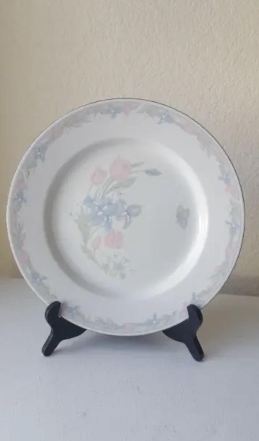 Vintage Butterfly Dinner Plate image indicator(3)