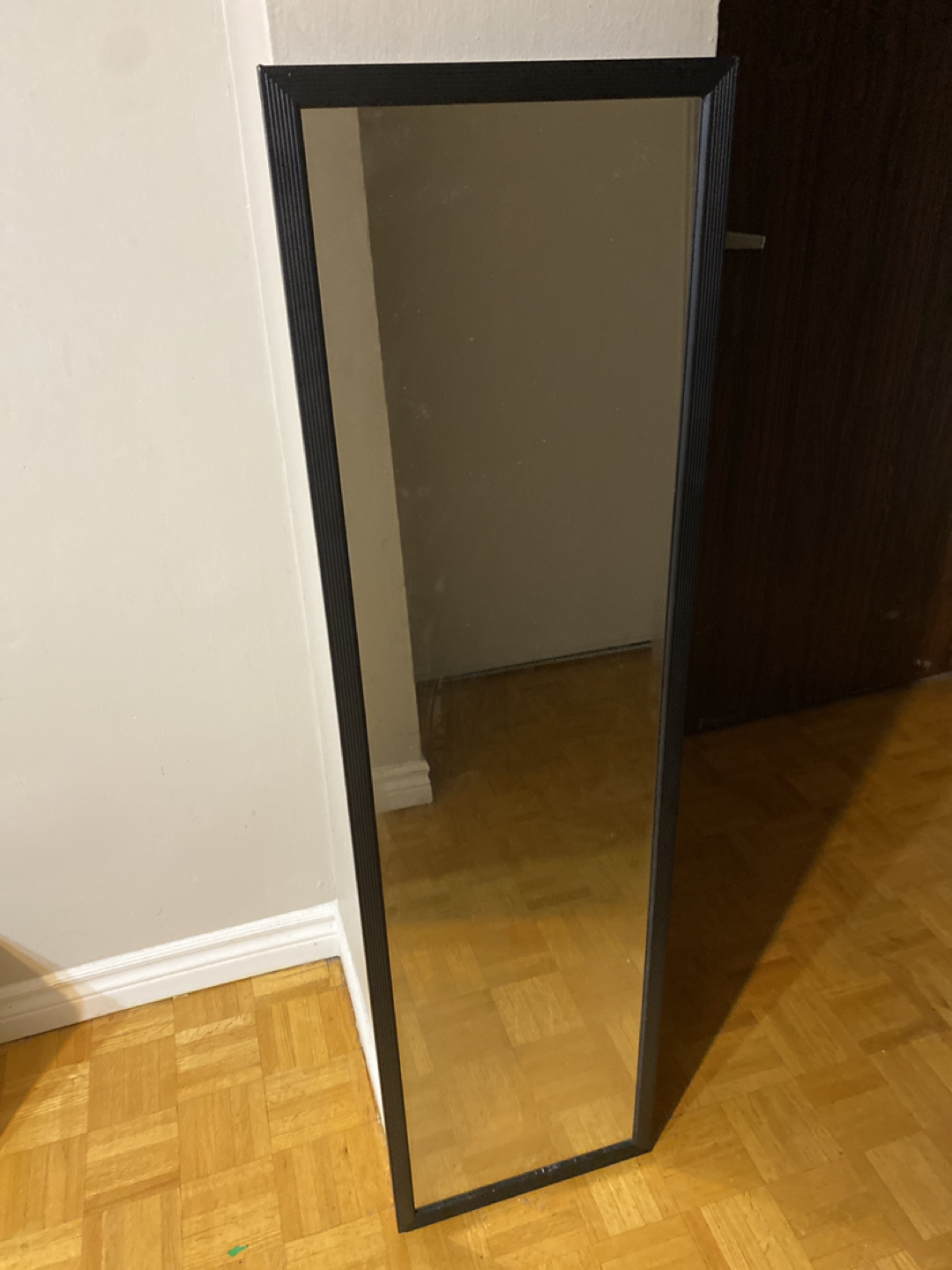 Standing mirror