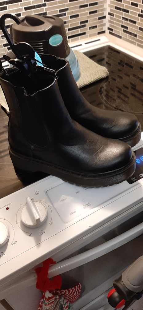 Ladies boots size 9 image indicator(2)