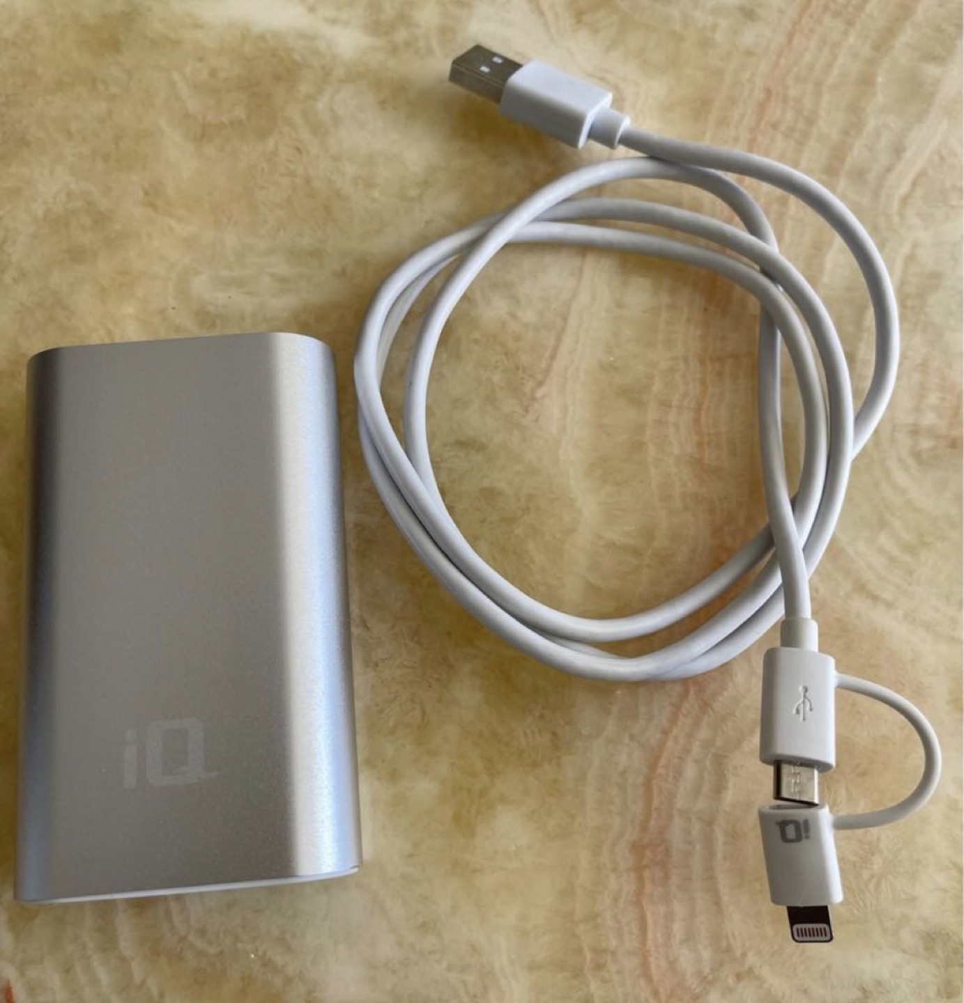 Power bank in silver comes with cable - photo 2
