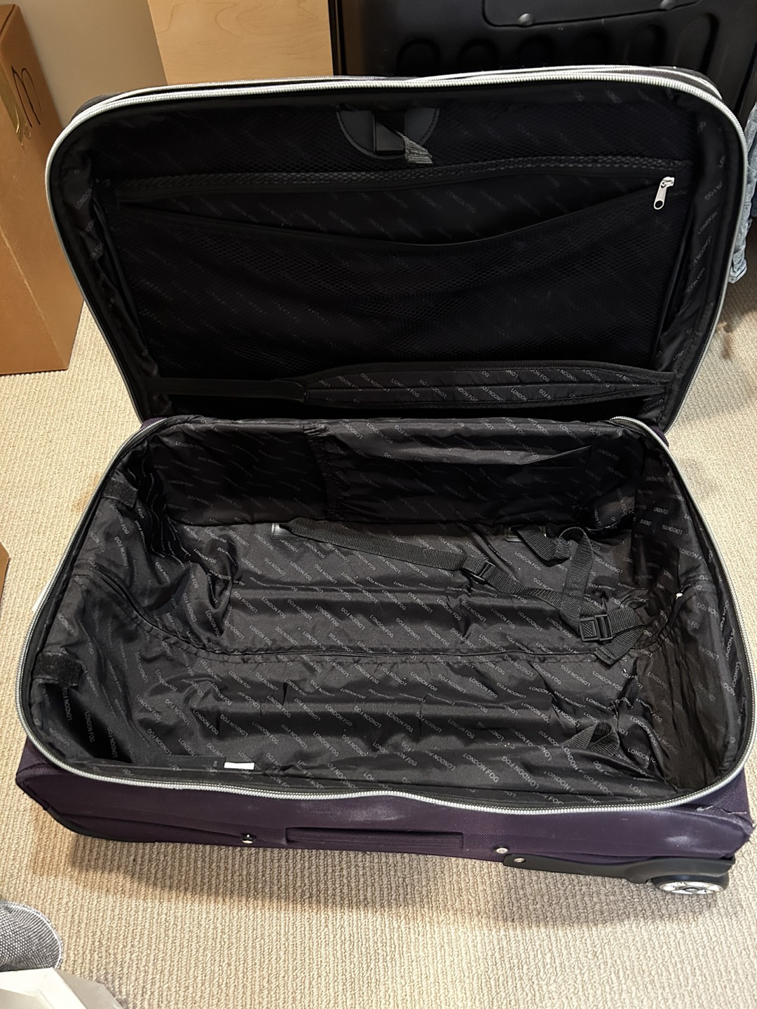 London Fog Suitcase - photo 3