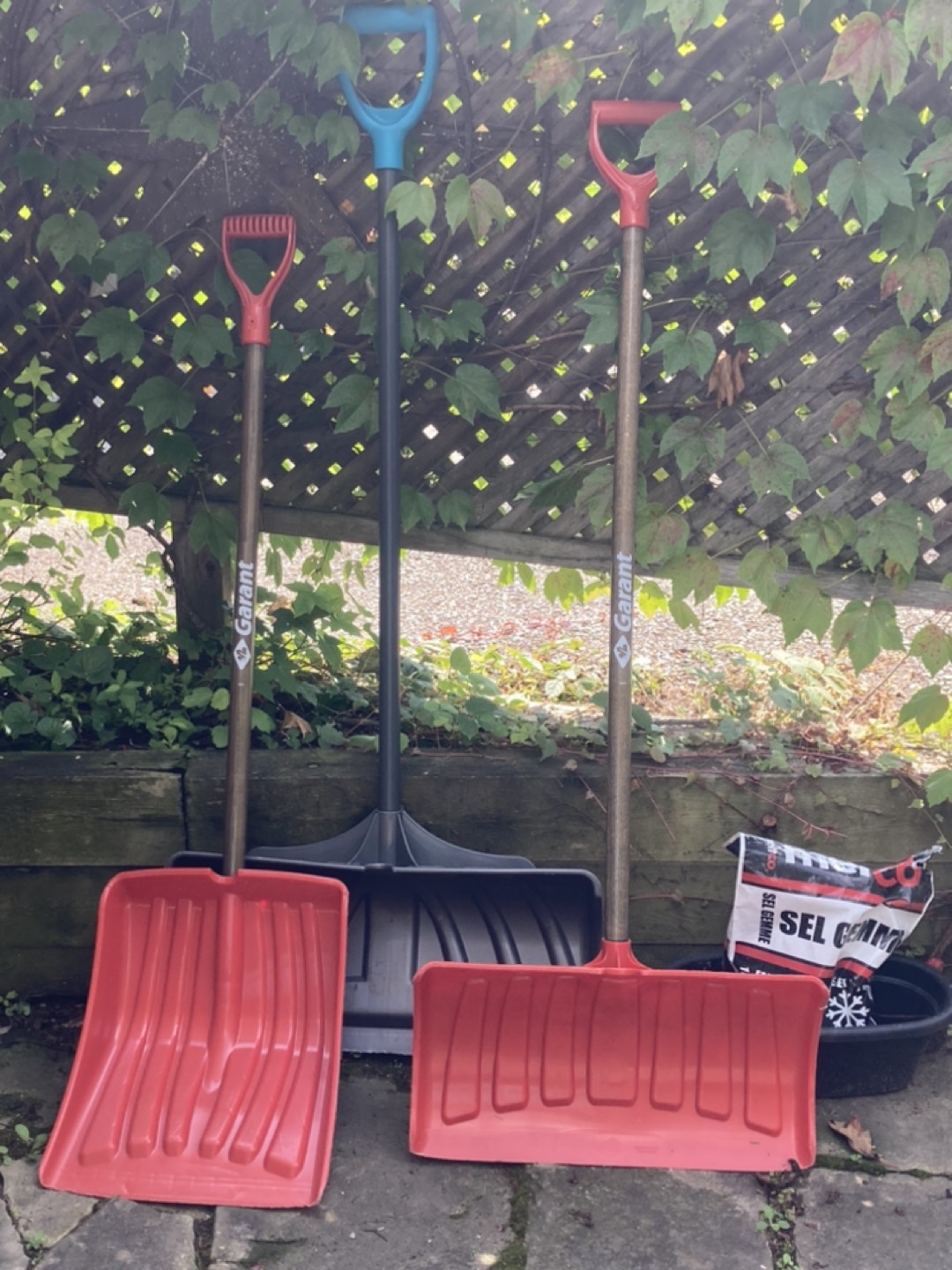 3 snow shovels in great condition thumbnail