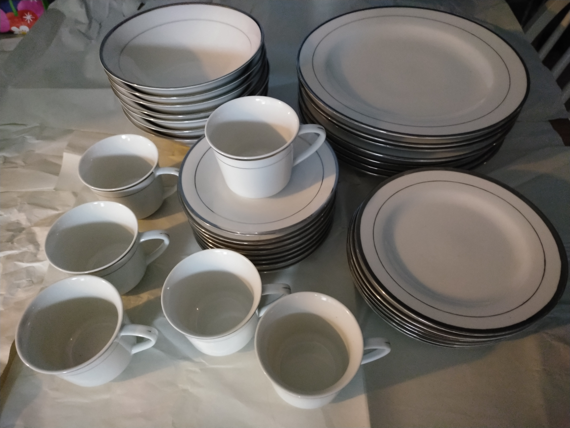 China Dish set for 6 