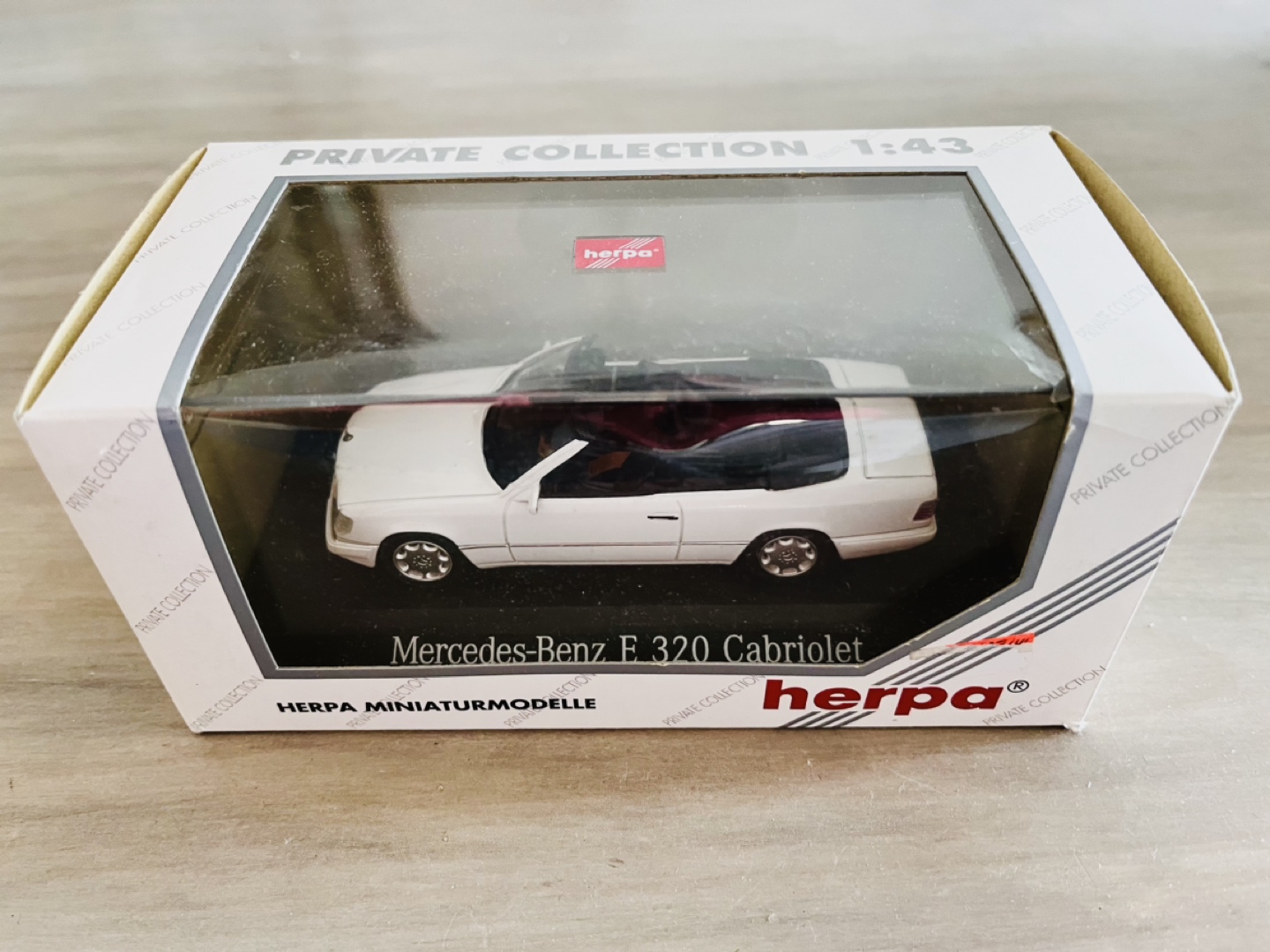 Herpa 1/43 - Mercedes 320 w124 convertible white - Brand New