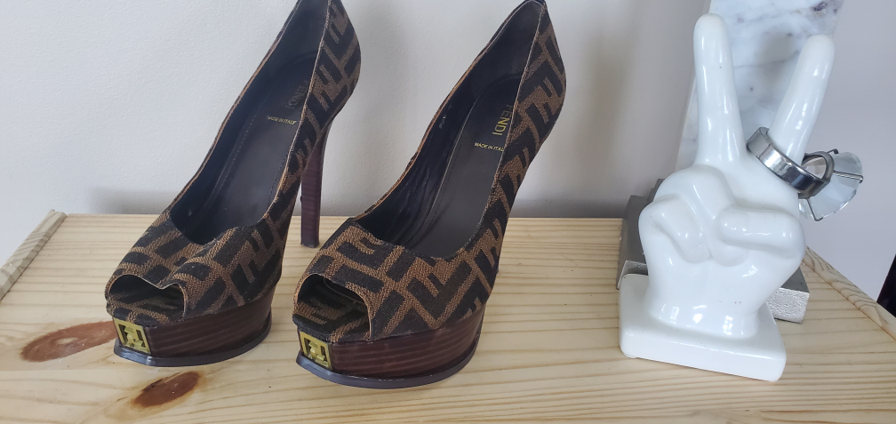 Fendi Brown Monogram open toed Pumps thumbnail