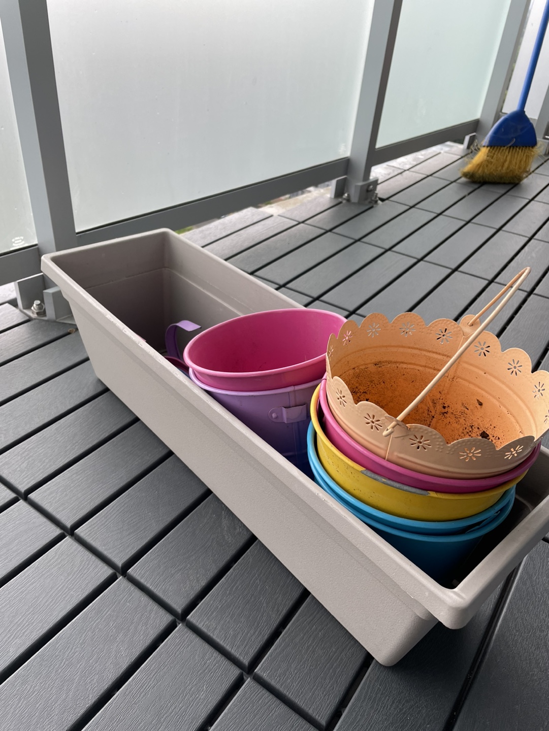 Flower pots