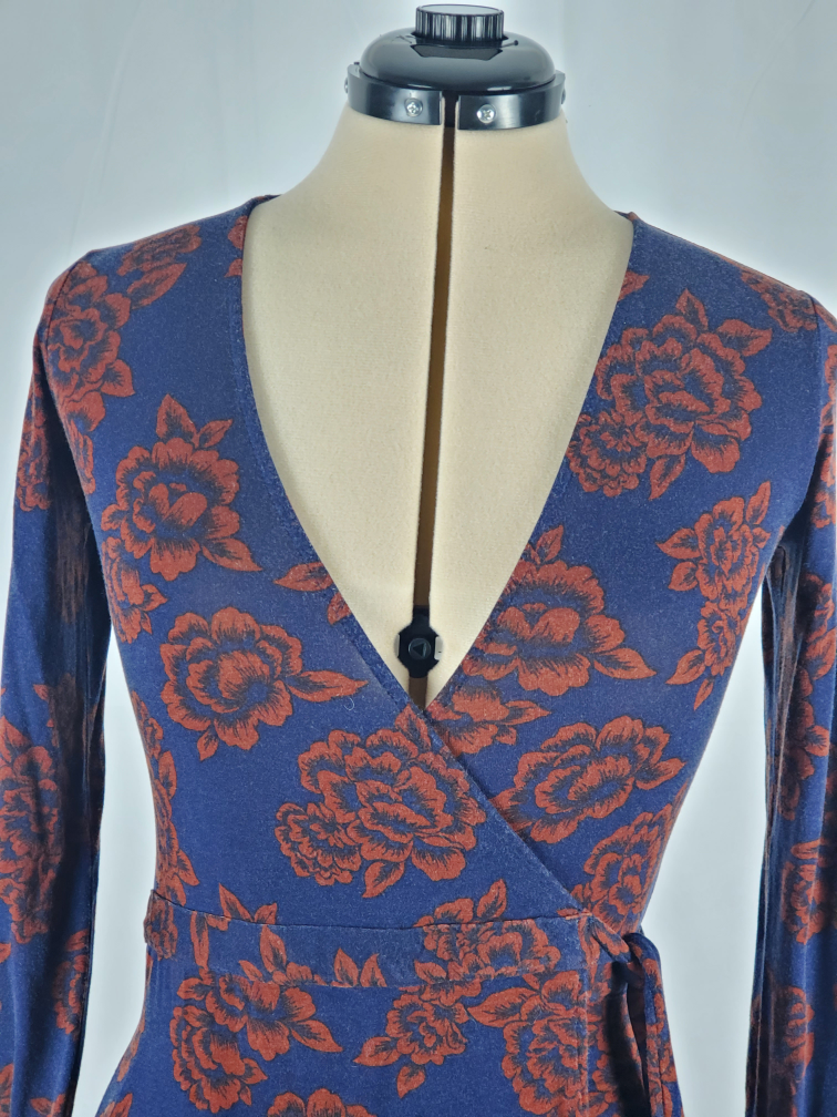 Forever 21 Small Blue & Red Bodycon Floral Wrap Dress - photo 4