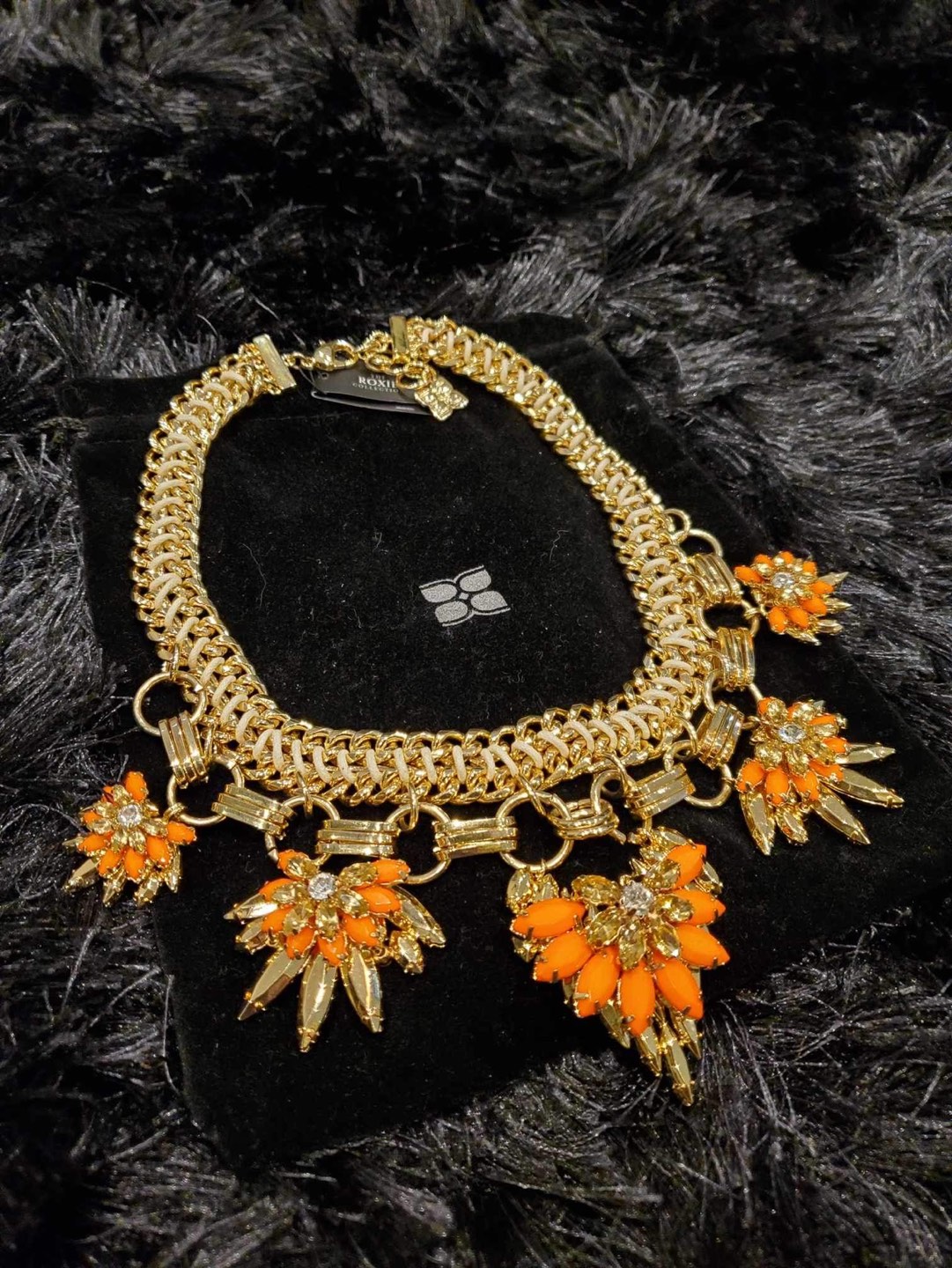BCBGMAXAZRIA necklace thumbnail