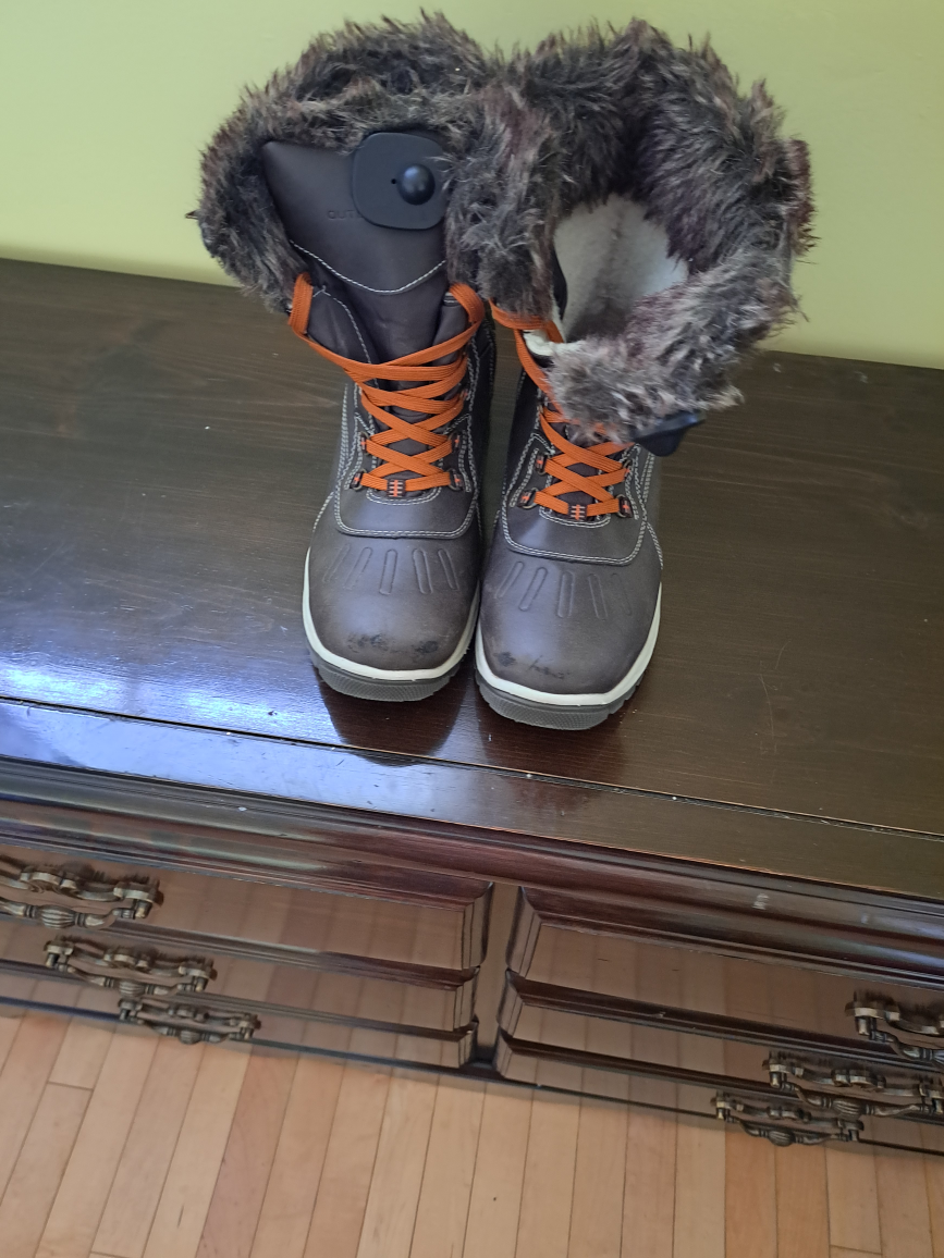 women winter boots thumbnail