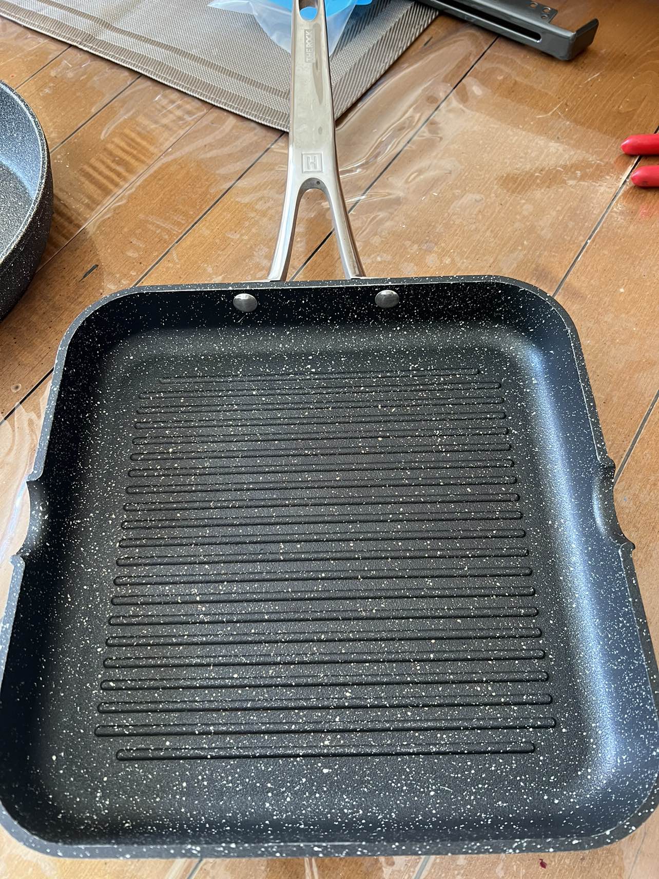 Rock pans and skillet - photo 3
