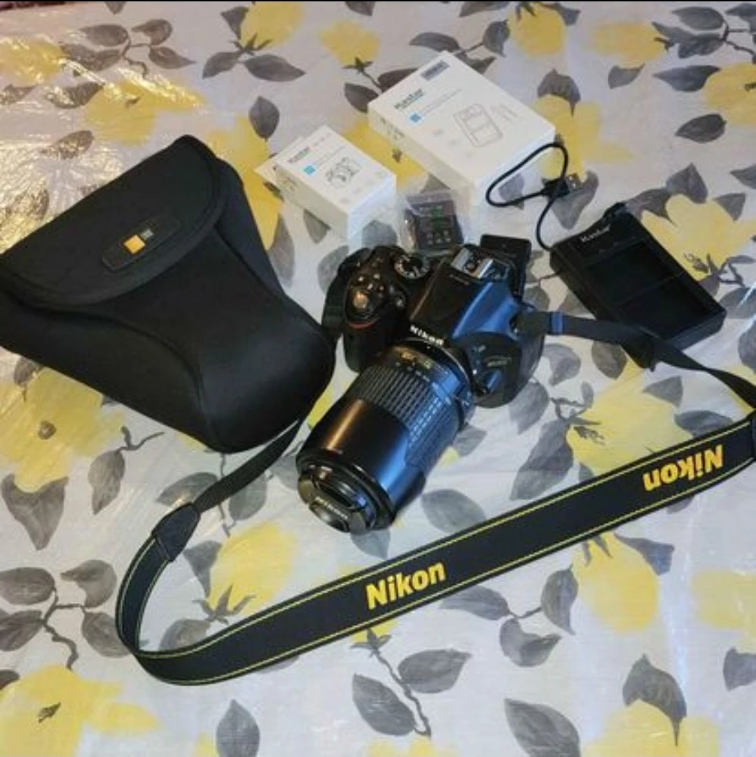 Nikon D5200 Camera with 55-200mm VR Lens + Extras Bundle - photo 2