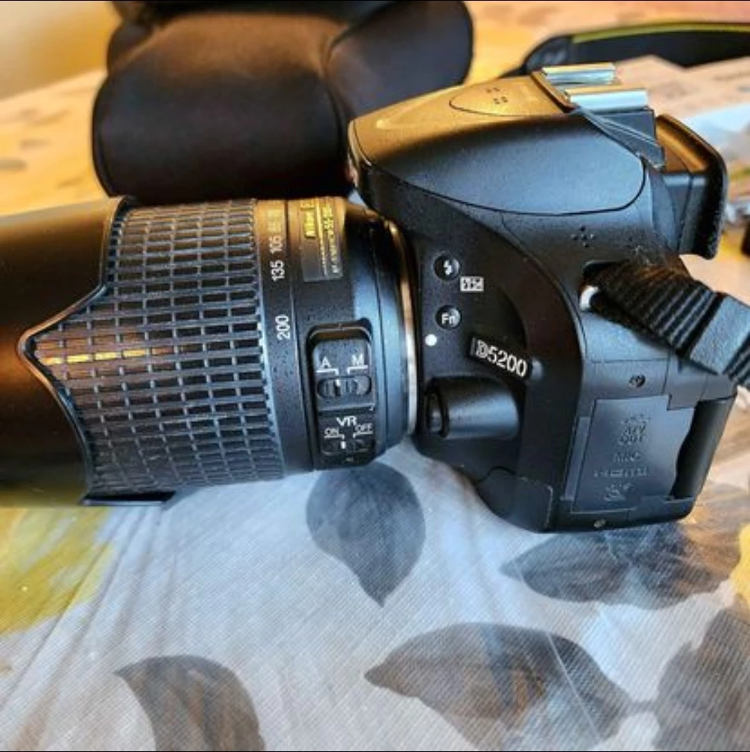 Nikon D5200 Camera with 55-200mm VR Lens + Extras Bundle - photo 3