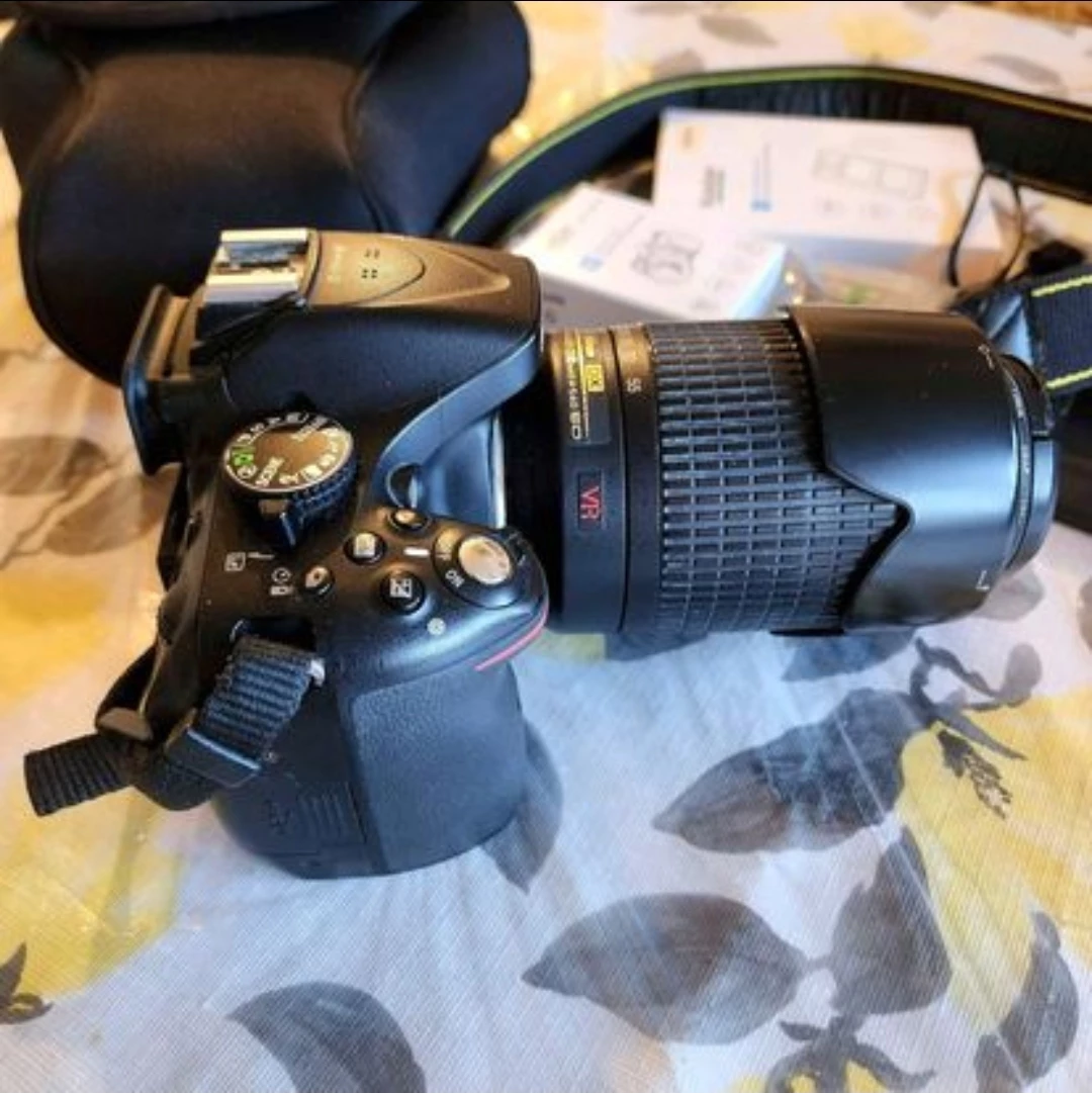 Nikon D5200 Camera with 55-200mm VR Lens + Extras Bundle - photo 4