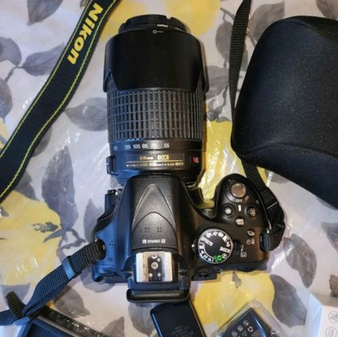 Nikon D5200 Camera with 55-200mm VR Lens + Extras Bundle - photo 5