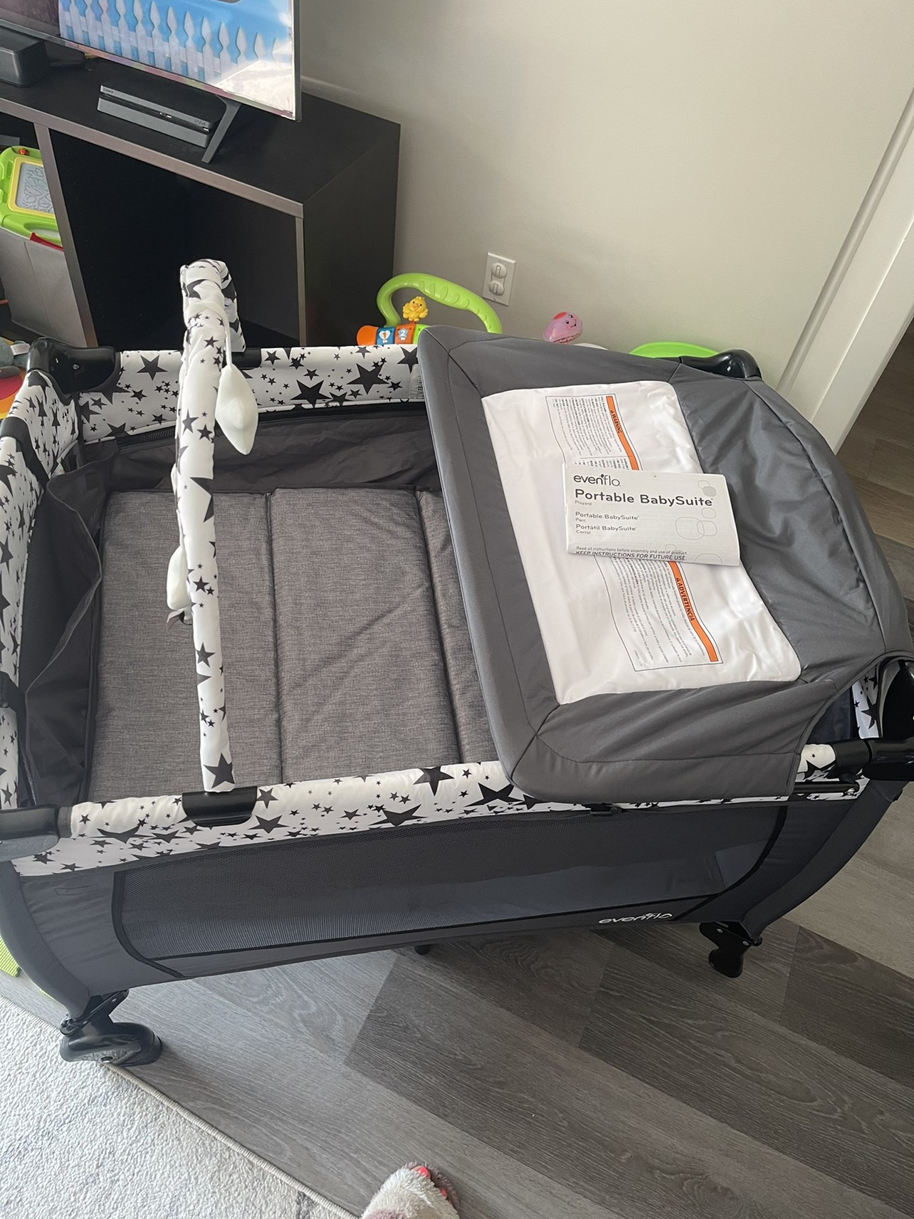 Evenflo Packnplay suite