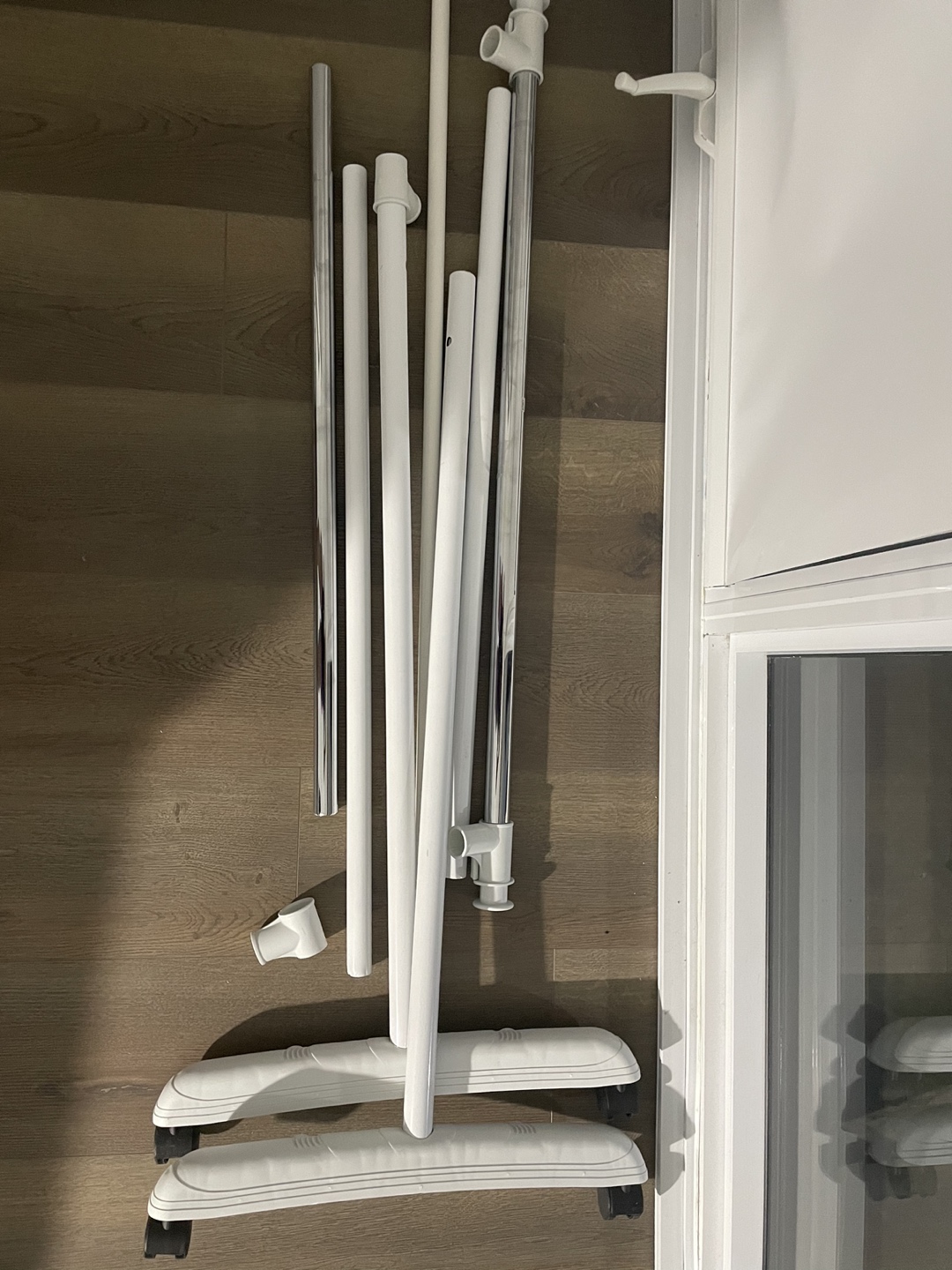 Clothing hanging rack
