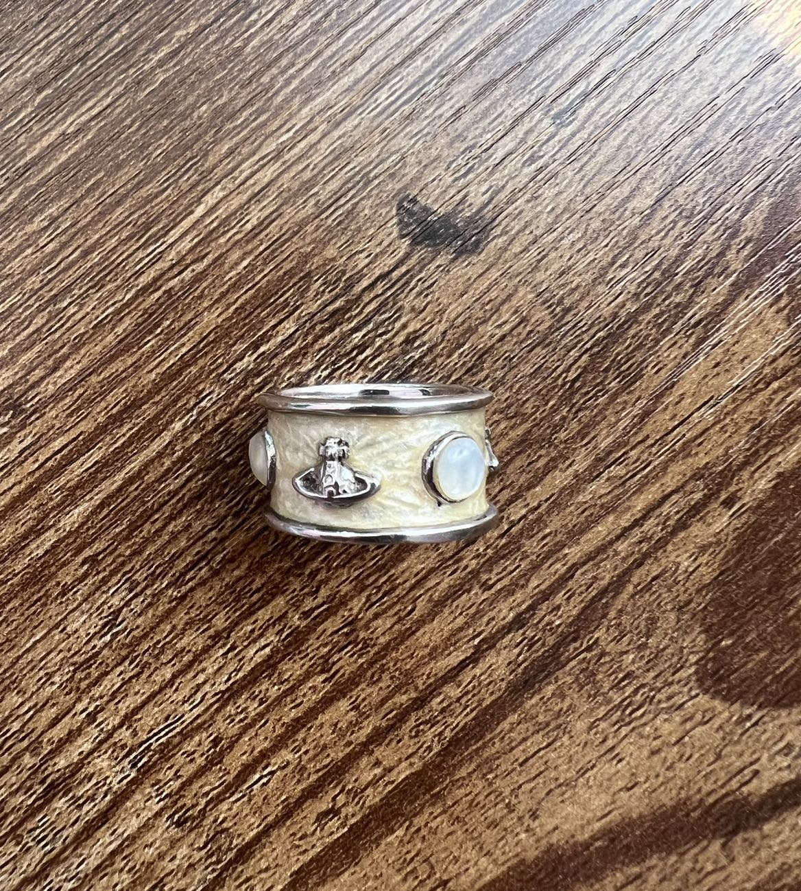 Vivienne Westwood Enamel & Mother of pearl Orb silver Ring image indicator(3)