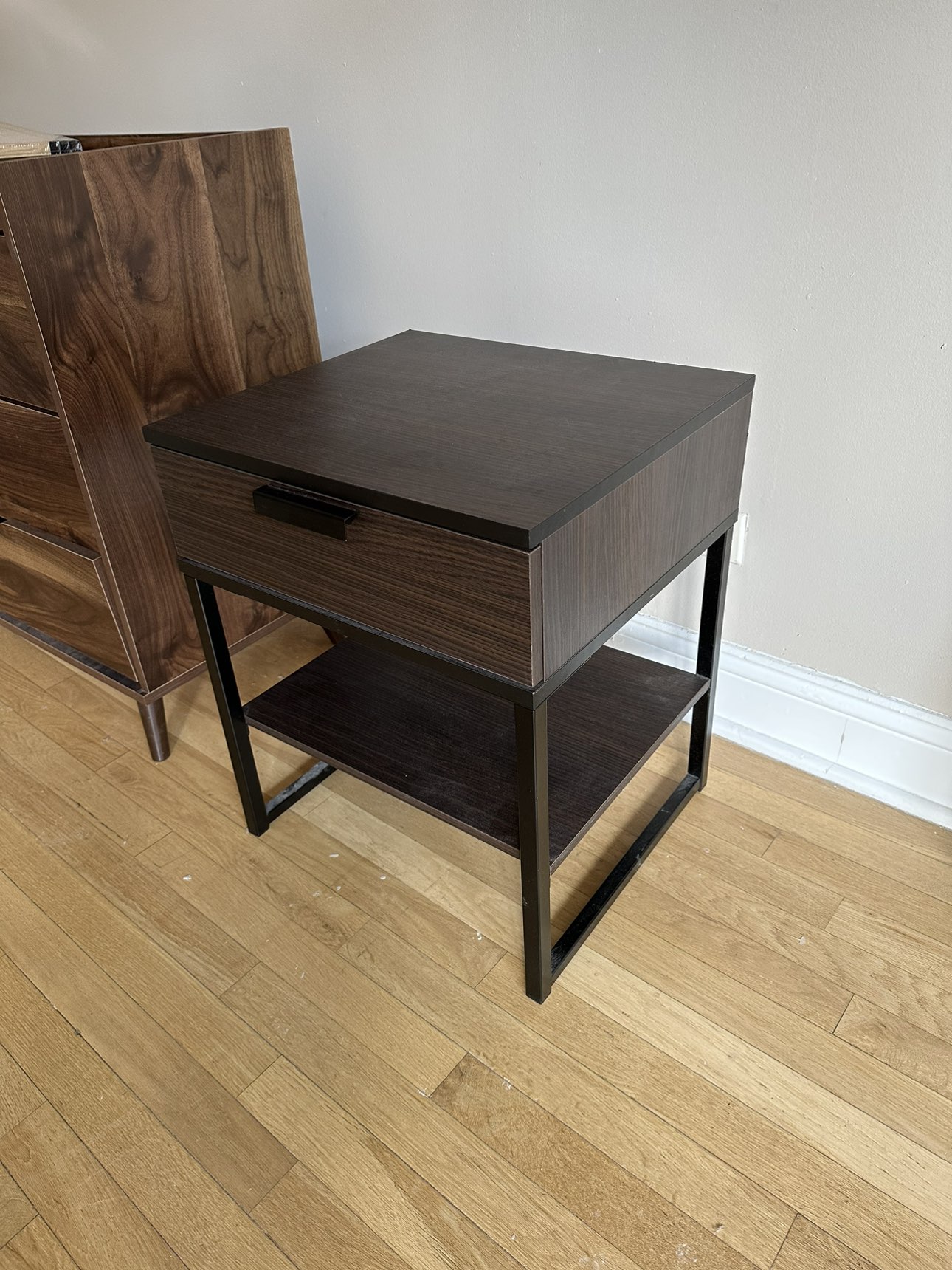 Bed side table