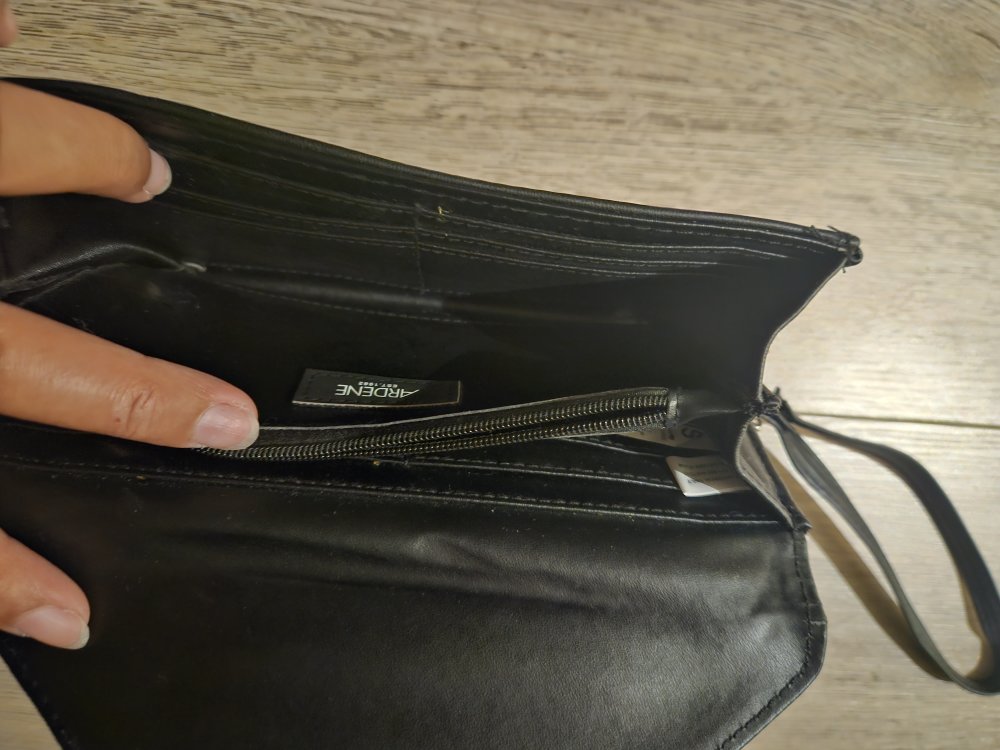 Black Wristlet image indicator(4)