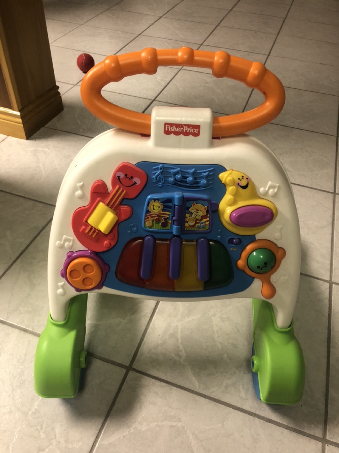 Infant stroll and discover activity walker