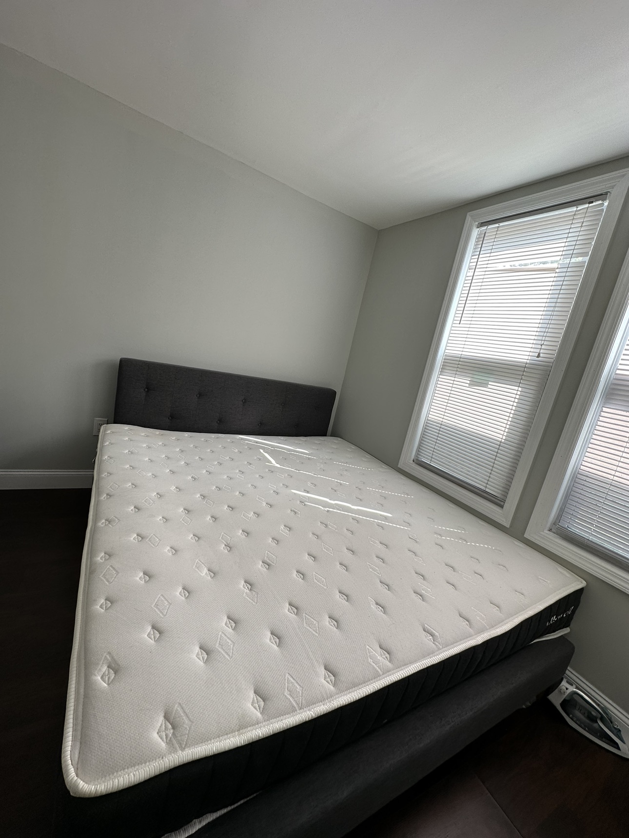 Bed frame and Mattress - photo 2