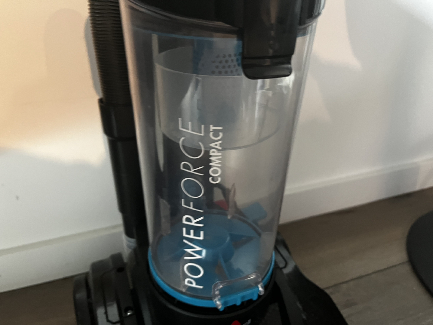 Bissell Power Force Compact Vaccum - photo 2