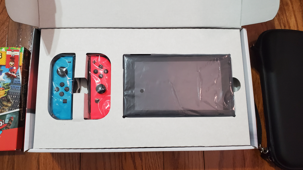 Nintendo Switch like-new, in-box with Case - photo 2