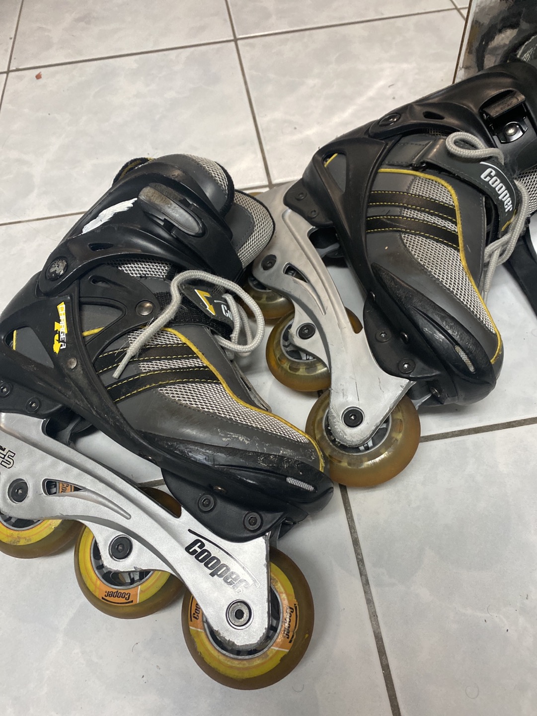 Roller blades