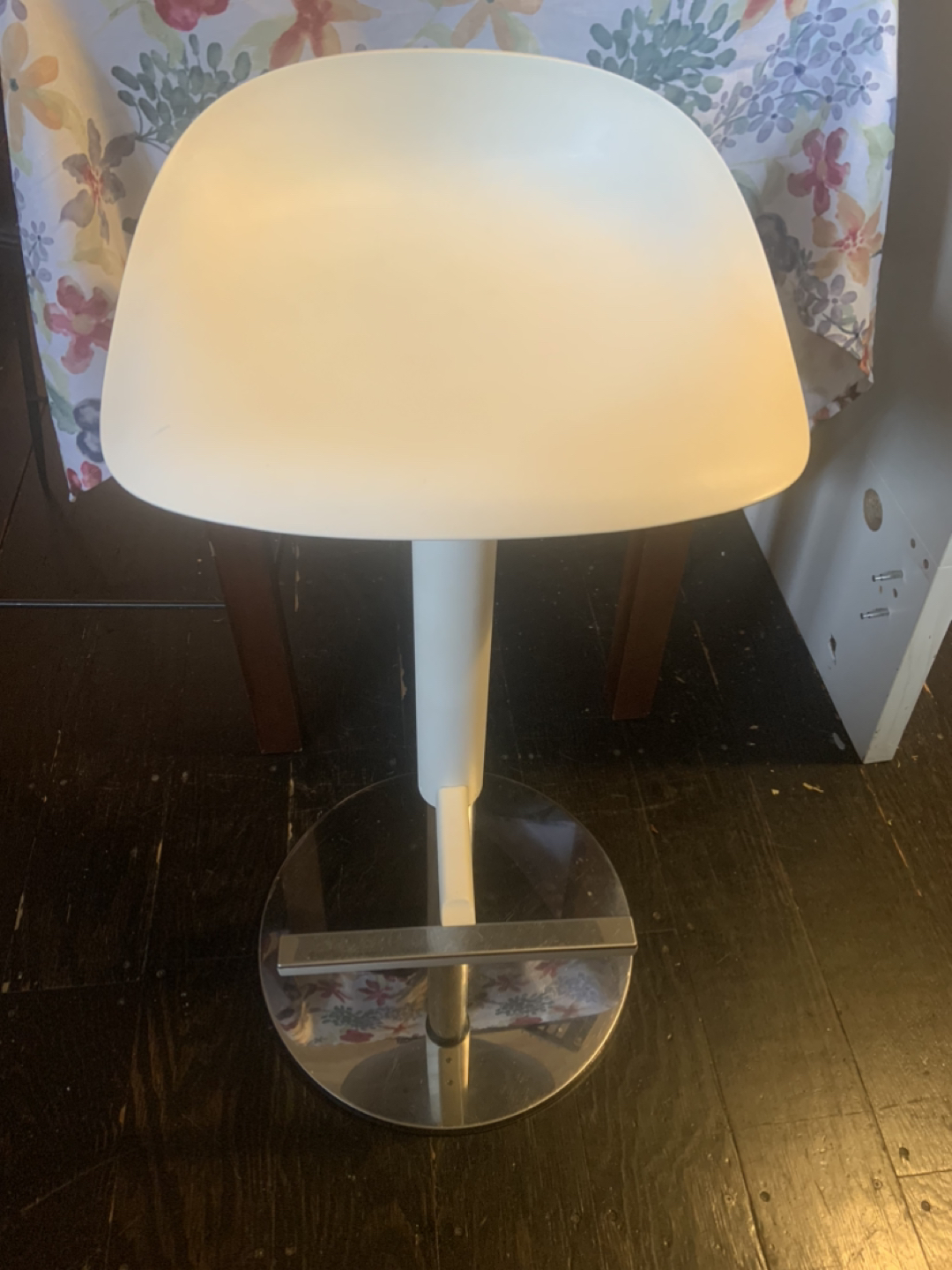 IKEA JANINGE White Bar Stools (3 available) image indicator(9)