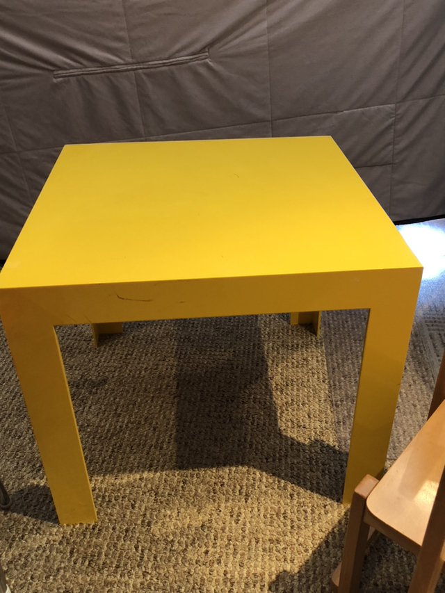 Children’s table and chairs - needs to go - photo 2
