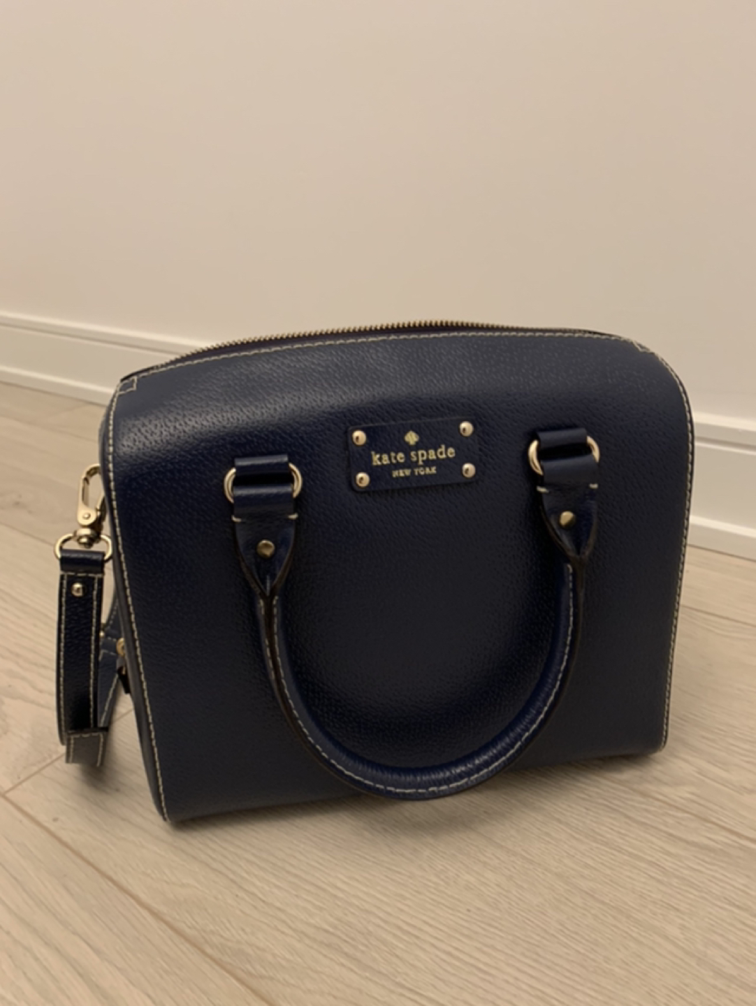 Kate Spade Satchel thumbnail