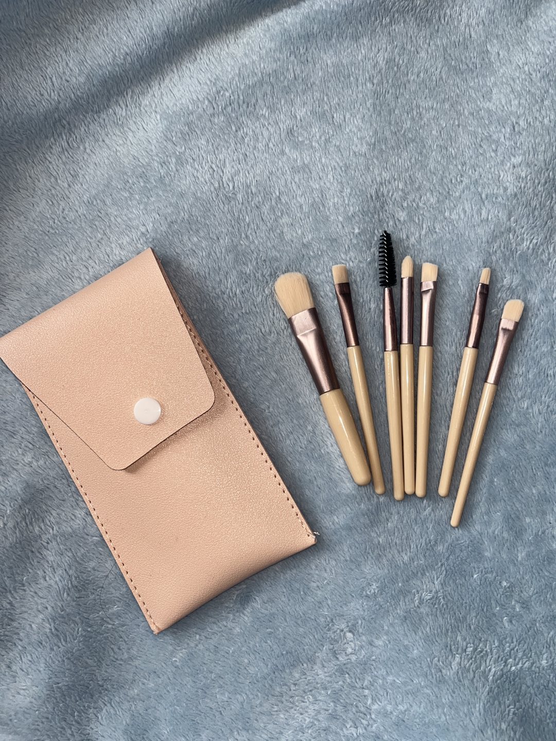 Travel size makeup brush thumbnail
