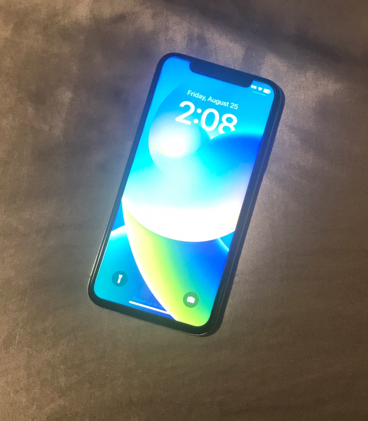 iPhone X with 92% battery image indicator(3)