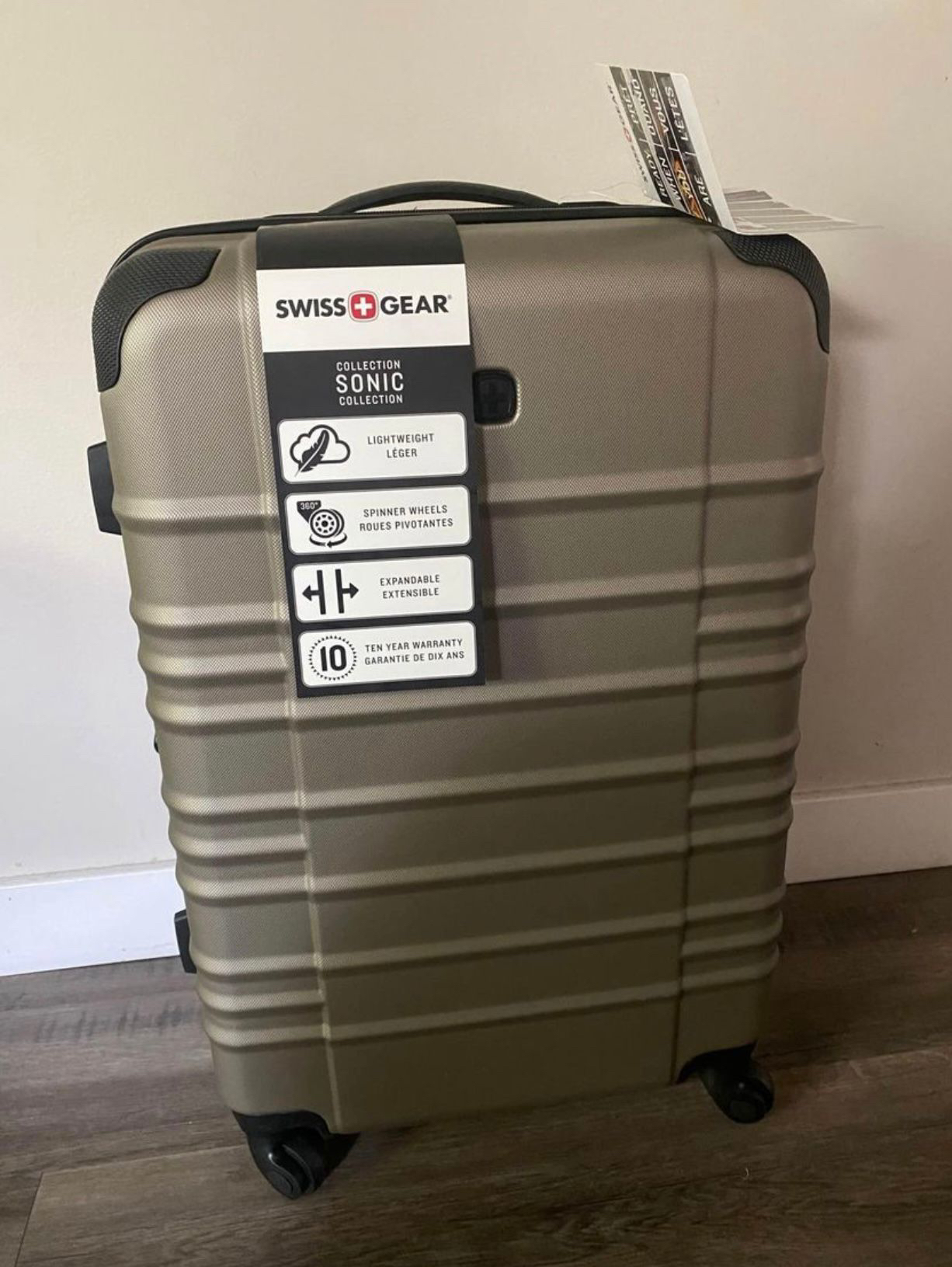 Swissgear SONIC Collection 24-Inch Expandable Hardside Luggage