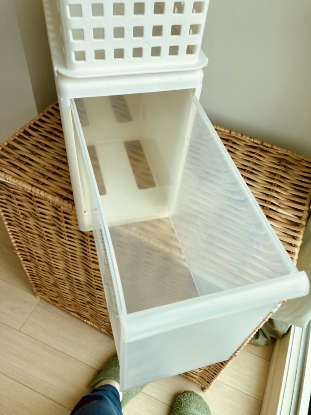 Sturdy storage drawer with basket image indicator(2)