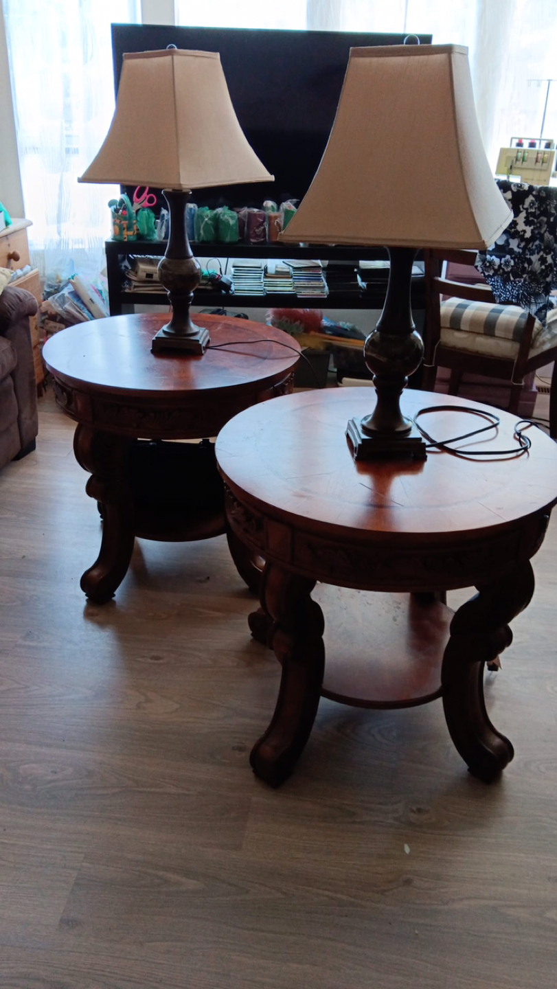 Two ends tables/two lamps
