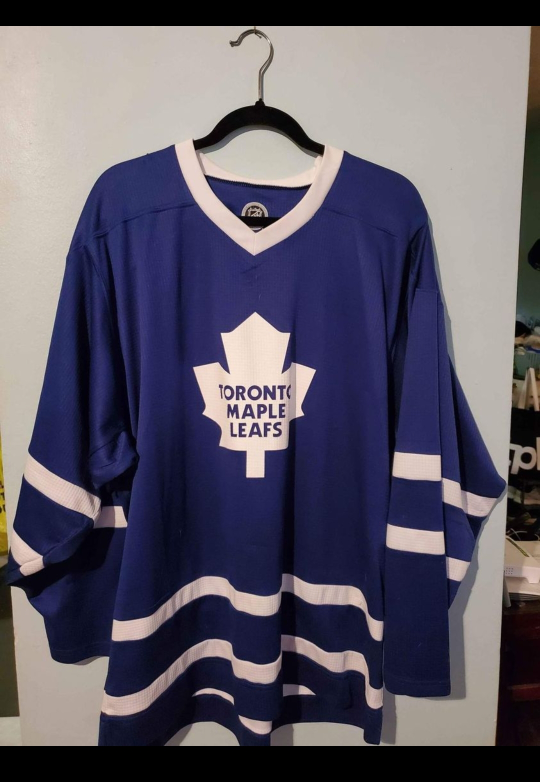 NEW Toronto Maple Leafs Jersey Large