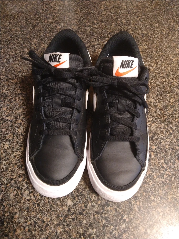 Nike's 4Y