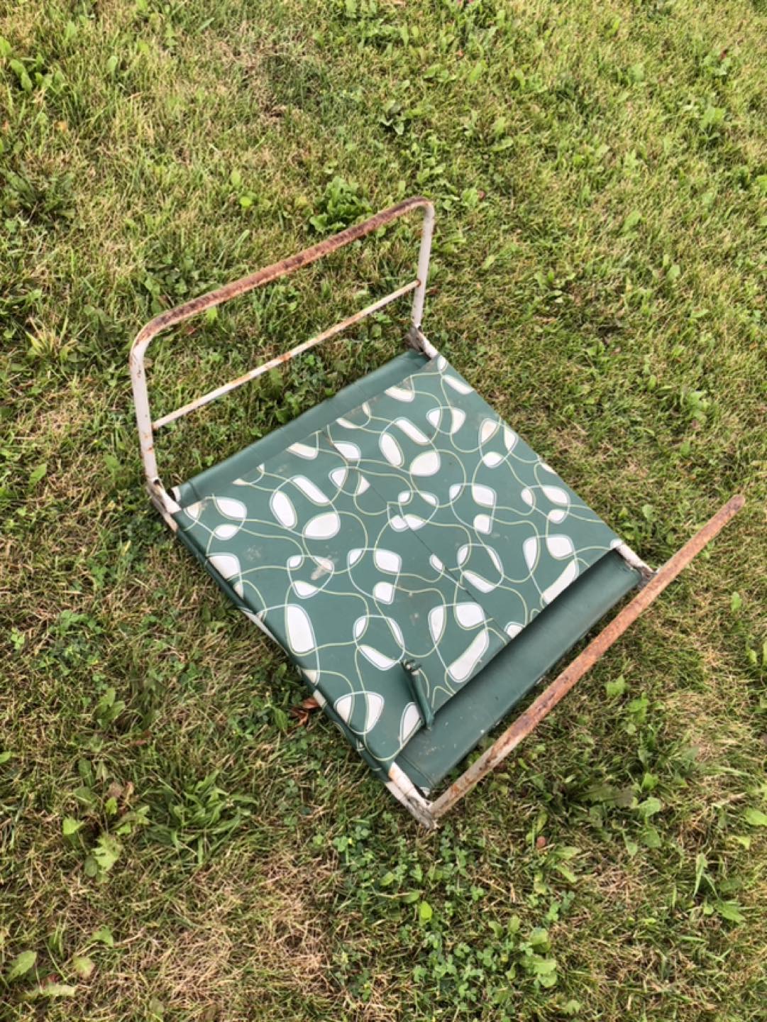 Old foldable mid century vintage patio recliner image indicator(6)