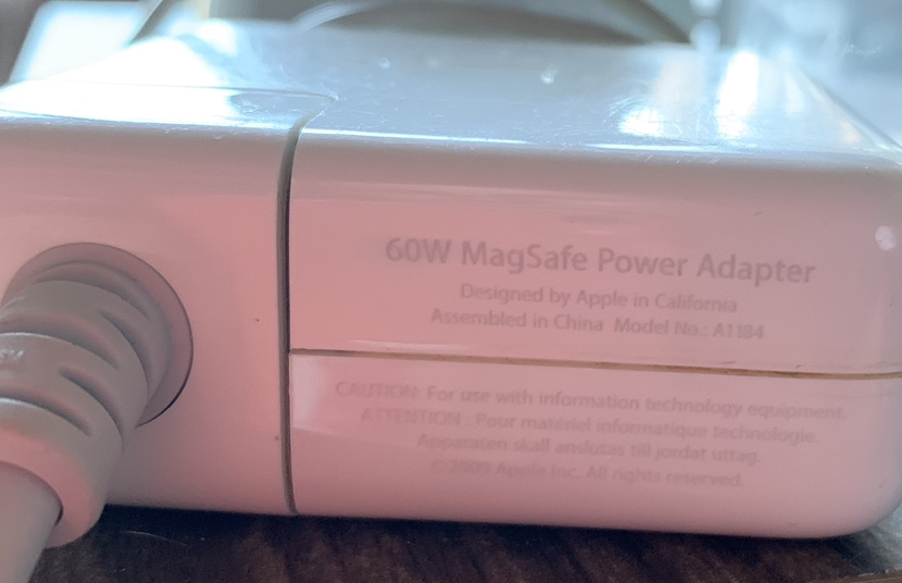 60W MagSafe Power Adapter image indicator(2)
