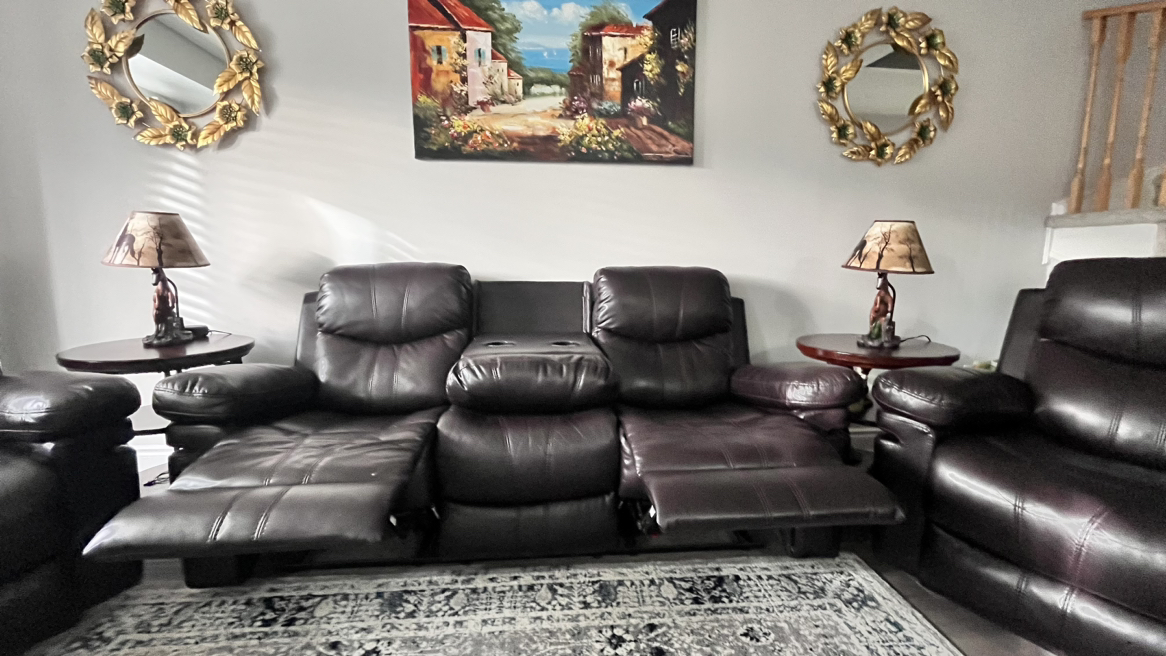 Beautiful recliner sofa set for sale - photo 5
