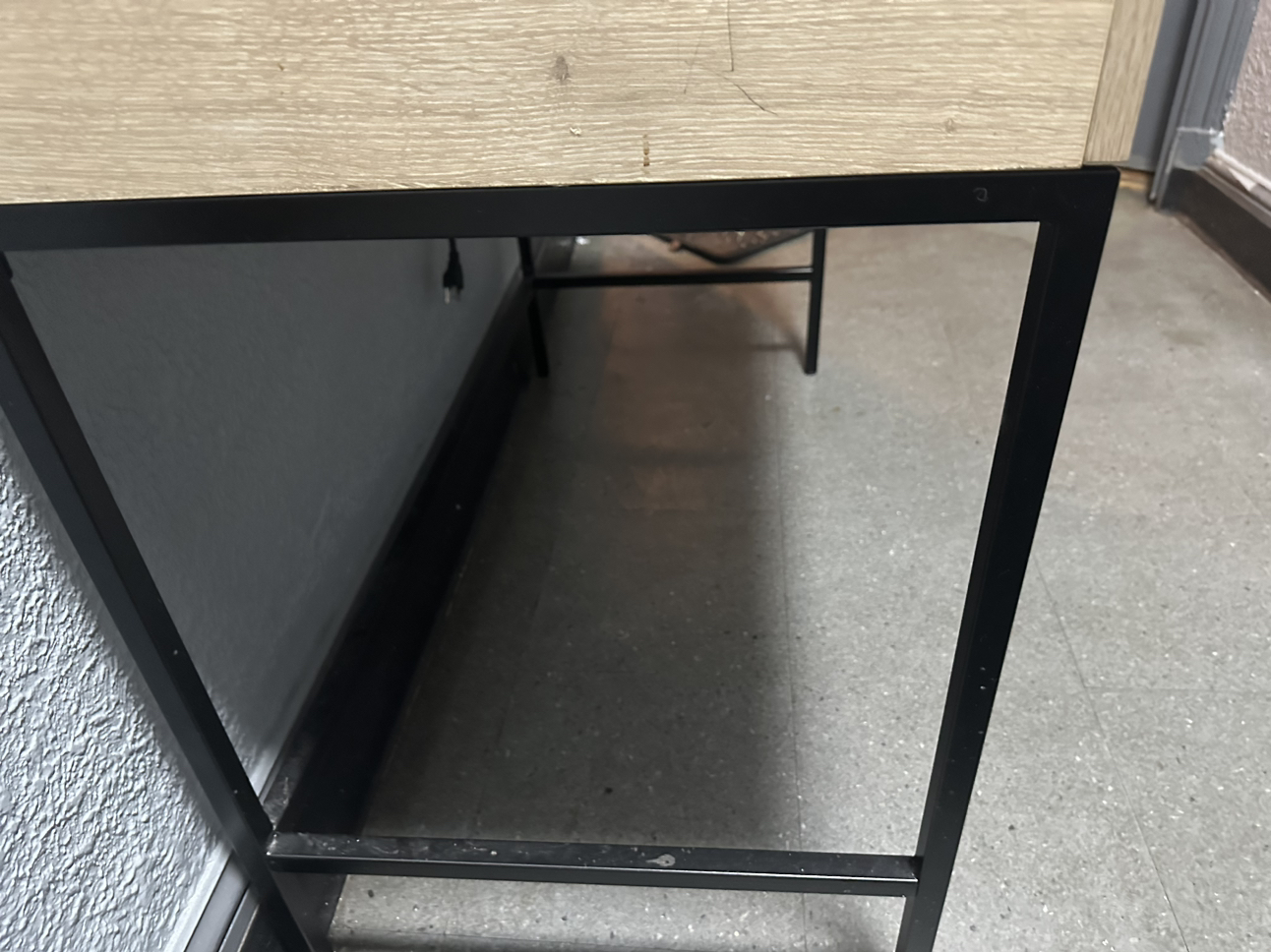 Desk with plug - photo 5